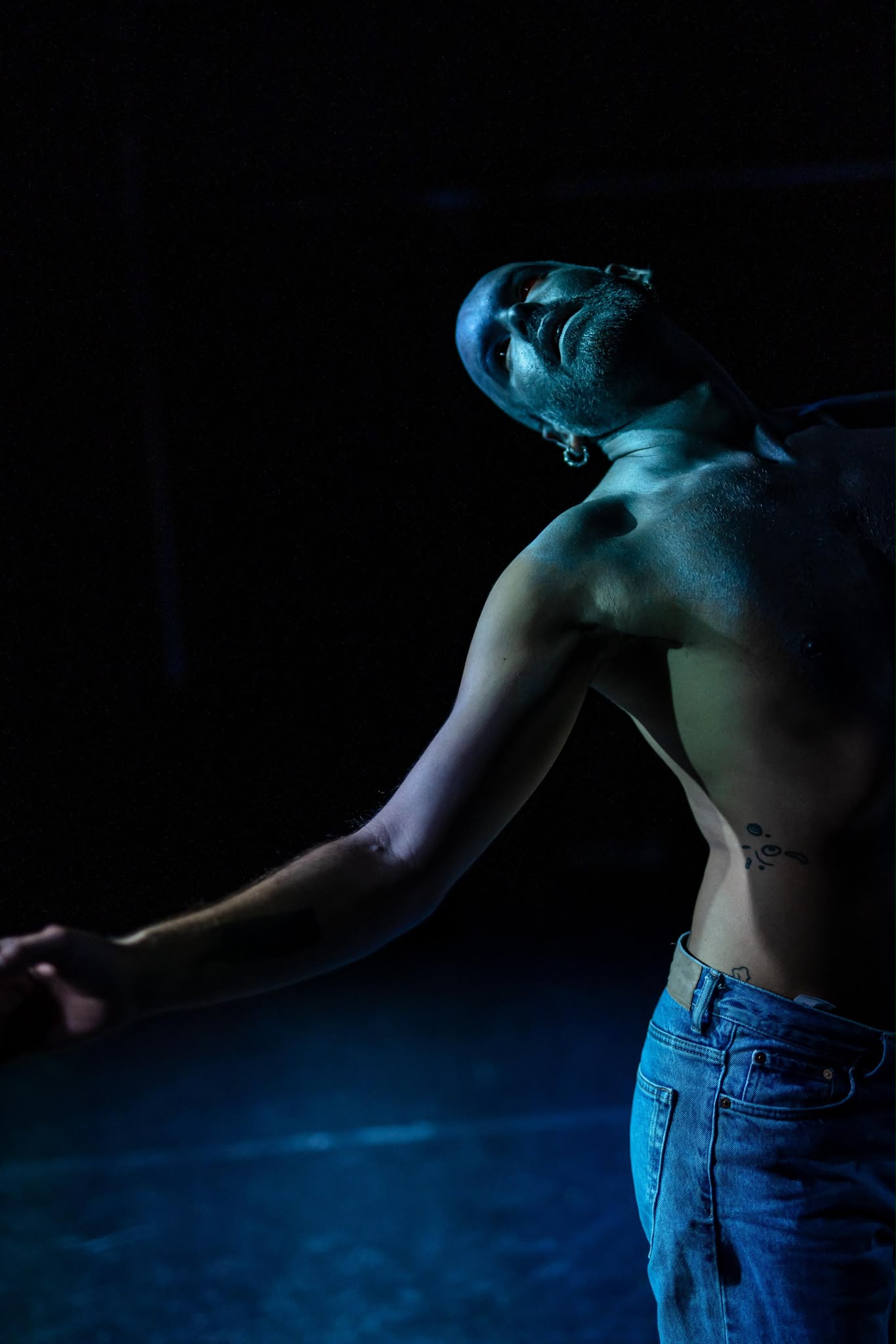 Darío Bardam trae al Teatro Leal, ‘Phantom’, el desencuentro permanente y amoroso entre danza y música con imaginario underground